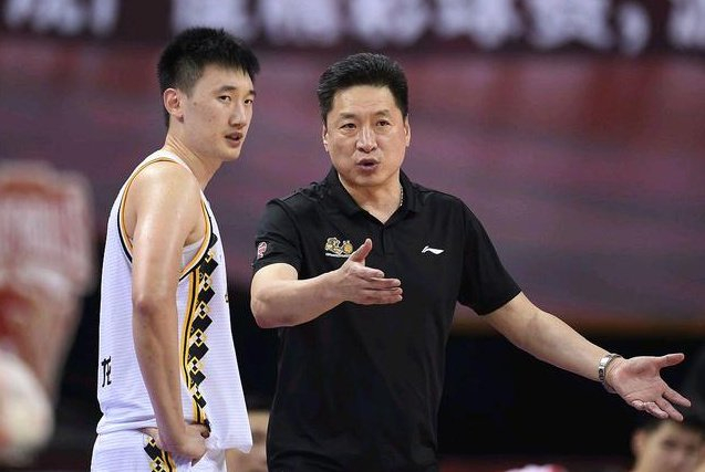 埃因霍温迎CBA季后赛关键赛，关键时刻扳平良机，质疑声仍在，数据趋势出现新变化 